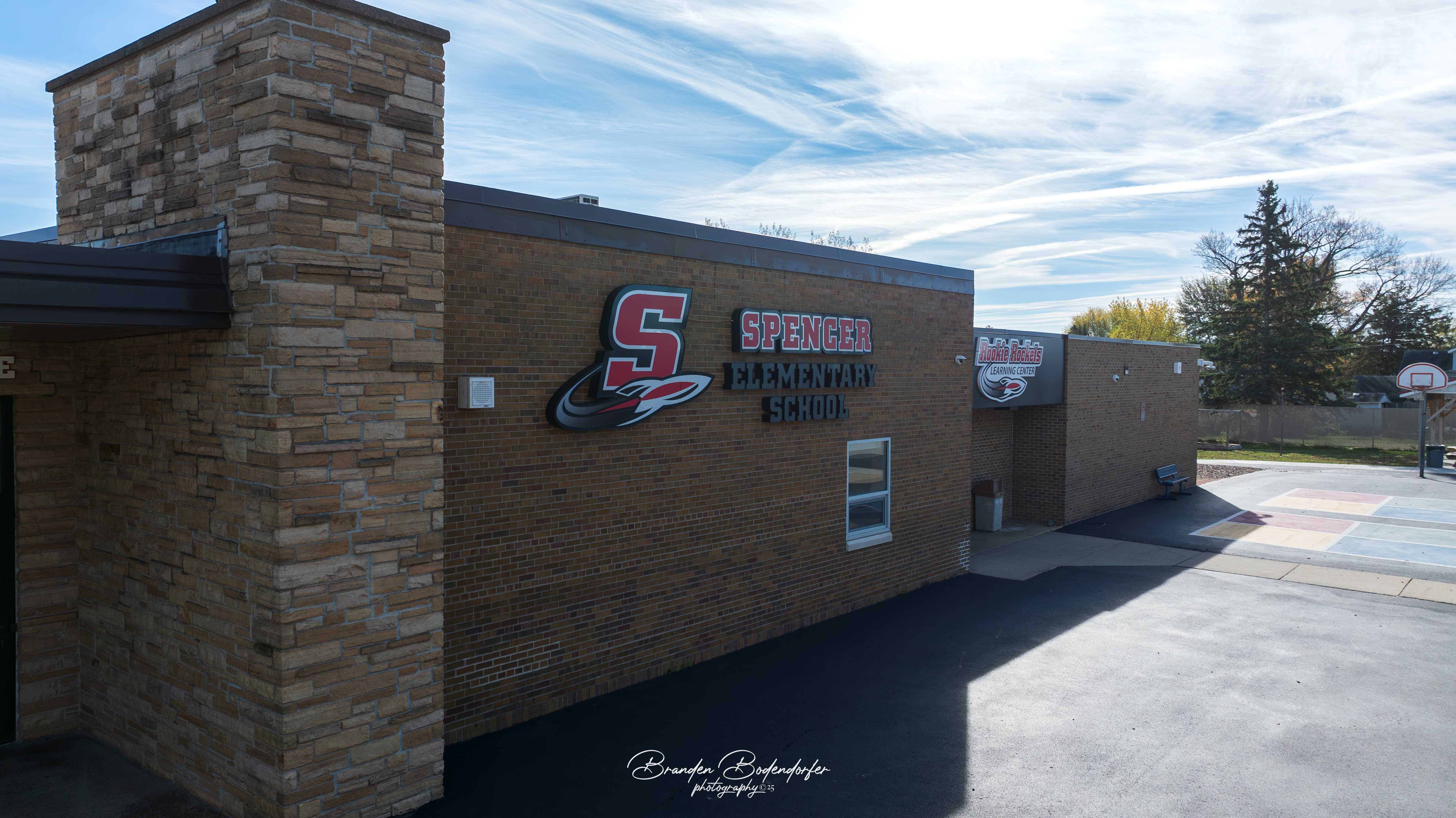 photo of spencer elementary school front